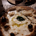 Elvy’s Neapolitan Pizza Nourriture