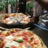Elvy’s Neapolitan Pizza Nourriture