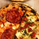 Elvy’s Neapolitan Pizza Nourriture