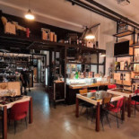 Sciùrum Pizza Restaurant Cocktail Bar À l'intérieur