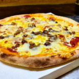 Pizza Max food