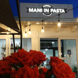 Mani In Pasta Esterno
