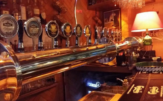 Birreria Bistrot Lowenhaus inside