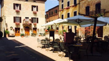 Sperone Nudo outside