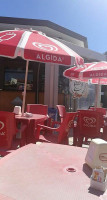 La Divina Piadina outside
