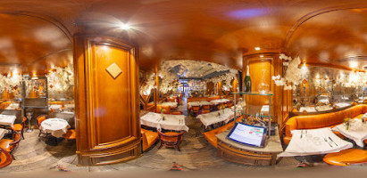 La Dolce Vita inside