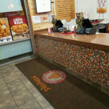 Chicken Hut Dentro