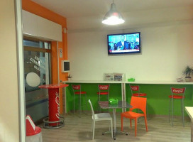 La Pizzeria Pescarese inside