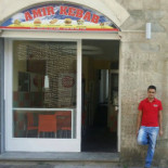 Dos Rayas Pub Exterior