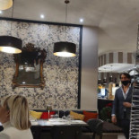 Enó À l'intérieur