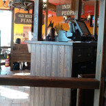 Old Wild West Dentro