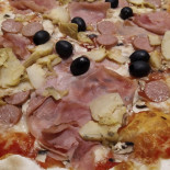 Pizza Lesta food