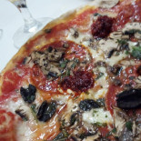 Pizza Lesta food