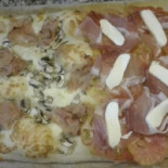 Pizza Lesta food