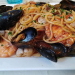 Calaluna Pizzeria A Ravenna food