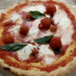 Calaluna Pizzeria A Ravenna food