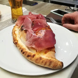 Calaluna Pizzeria A Ravenna food