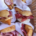 Le Crescentine Di Novella food