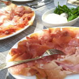 Le Crescentine Di Novella food