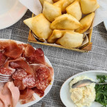 Le Crescentine Di Novella food