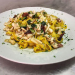 Le Crescentine Di Novella food