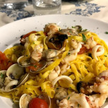 Le Crescentine Di Novella food