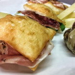 Le Crescentine Di Novella food