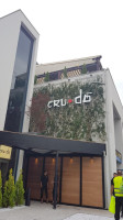 Crudo outside
