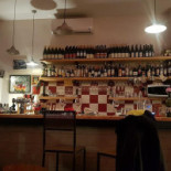 Sospeso Enoteca • Vini Naturali E Cucina À l'intérieur