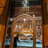 Neve Di Latte outside