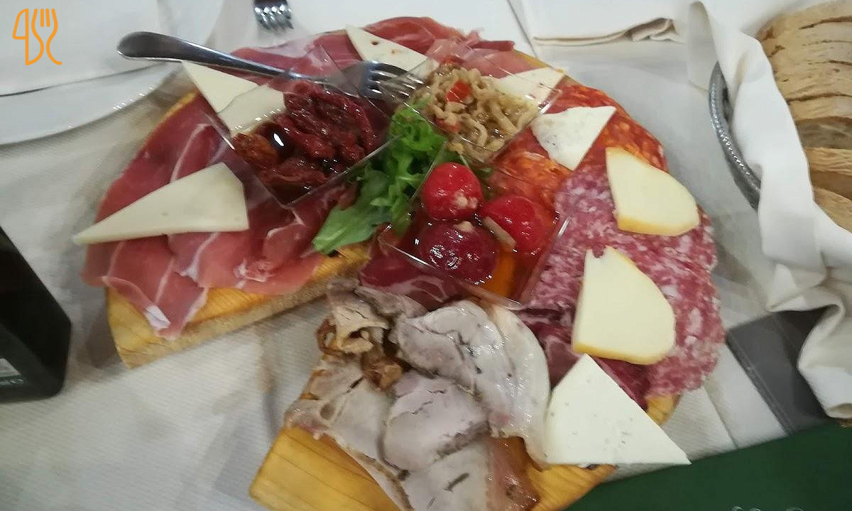 Casale 900 Comida