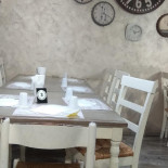 Deus Pinsa À l'intérieur