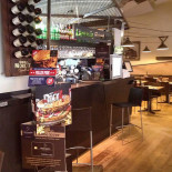 T-bone Station Dentro