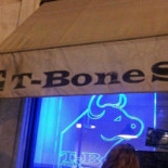 T-bone Station Dentro