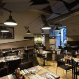 T-bone Station Dentro