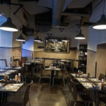 T-bone Station Dentro