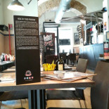 T-bone Station Dentro