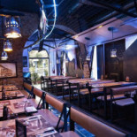 T-bone Station Dentro