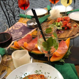Mimi E Coco Trast Comida