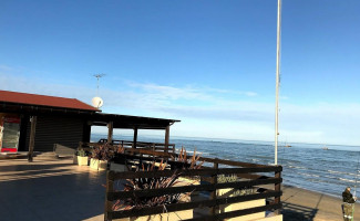 Lido Maldimare outside