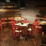 Apollo Grill Dentro