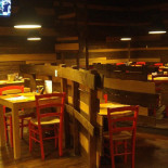 Apollo Grill Dentro