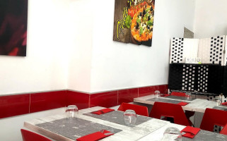 Fatte Na Pizza inside