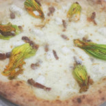 Fatte Na Pizza food