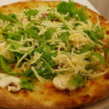 51b Due Torri. Pizzeria Dal 1980 food