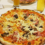 51b Due Torri. Pizzeria Dal 1980 food