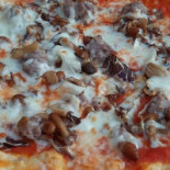 51b Due Torri. Pizzeria Dal 1980 food