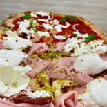 51b Due Torri. Pizzeria Dal 1980 food