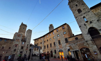 La Cisterna outside