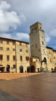La Cisterna outside